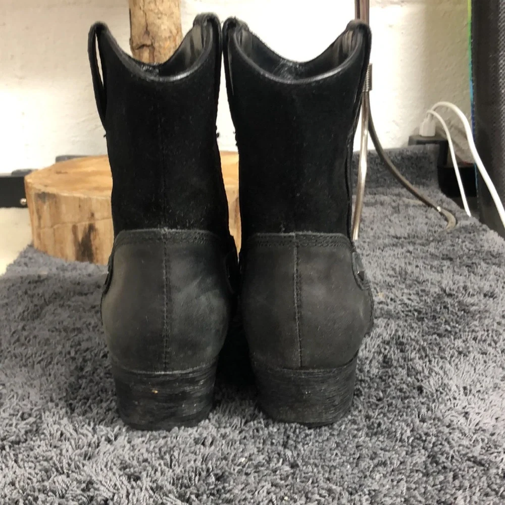 Unbranded black leather boots low‎ top girls size 4